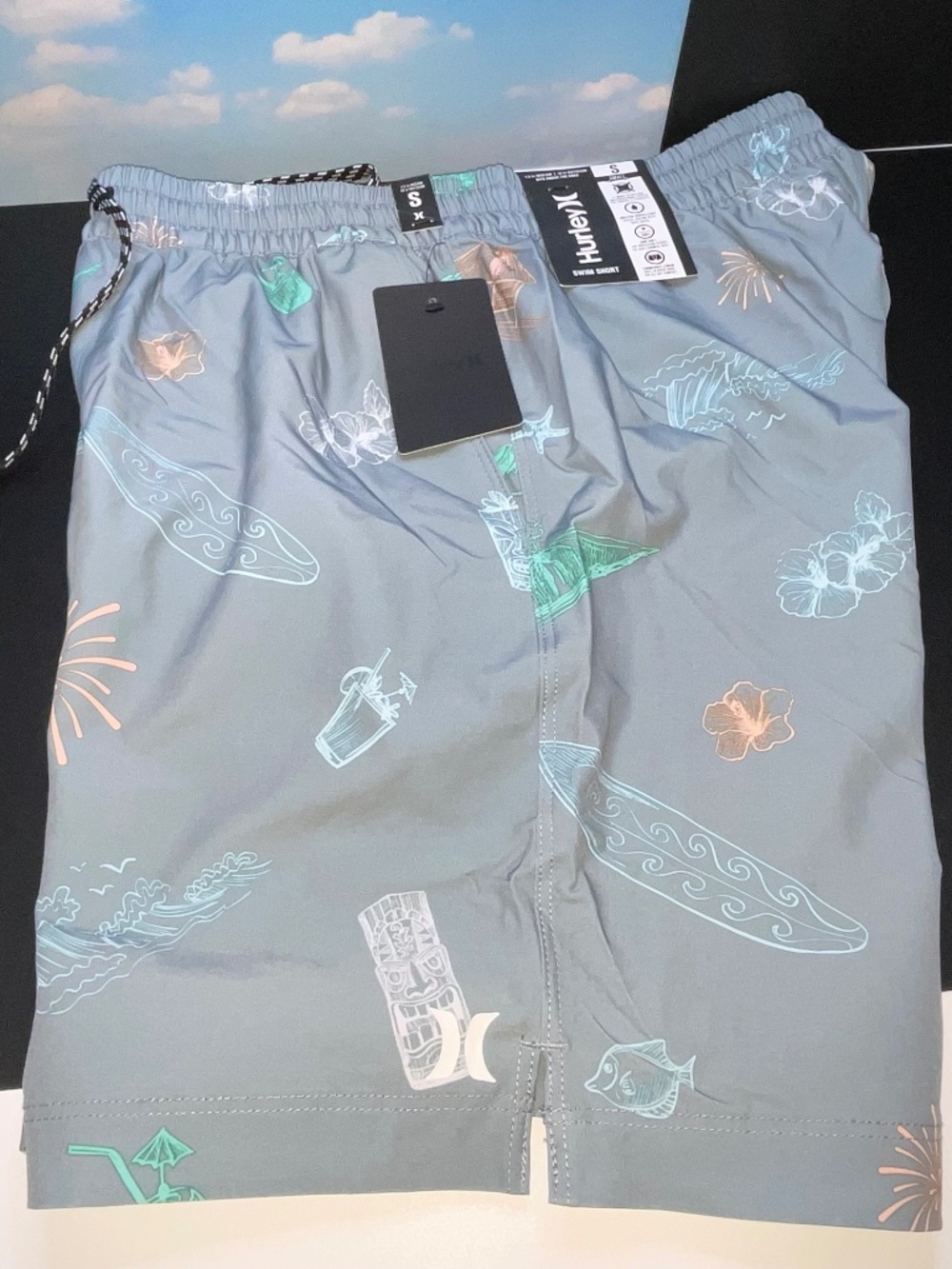 Hurley Surf Shack Valley Swim Shorts in Gladiator Gray. Men’s SMALL. NWT